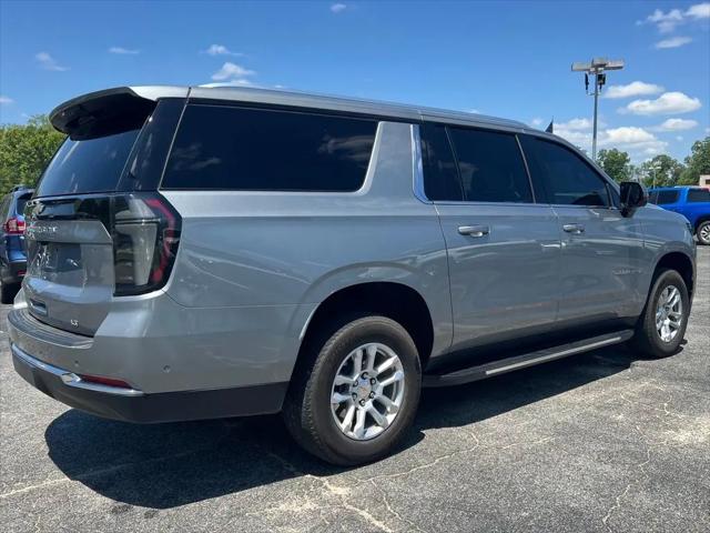 2025 Chevrolet Suburban 4WD LT