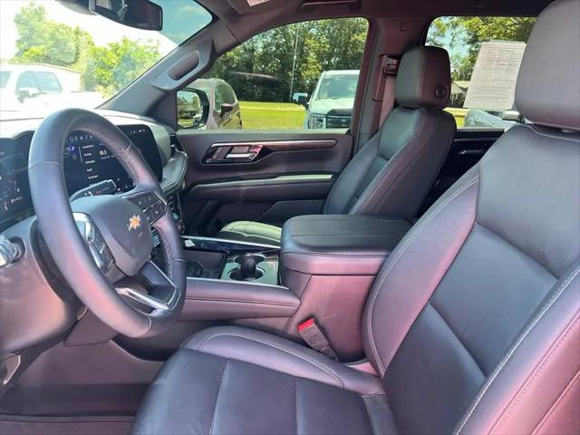 2025 Chevrolet Suburban 4WD LT