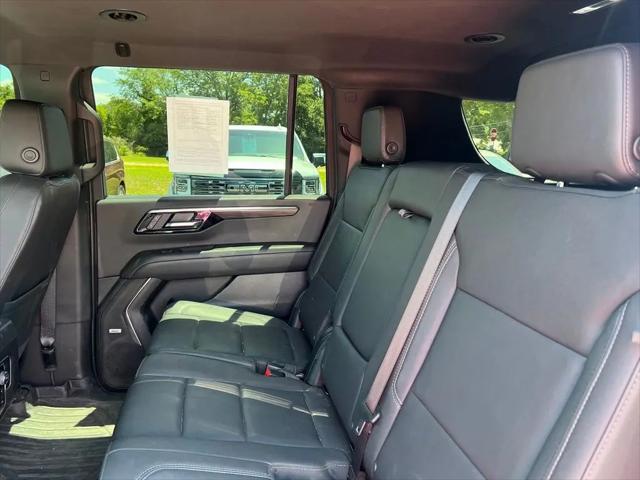 2025 Chevrolet Suburban 4WD LT