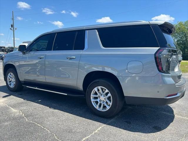 2025 Chevrolet Suburban 4WD LT