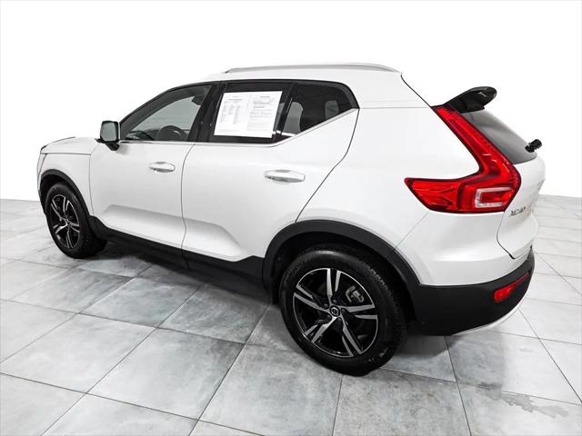 2025 Volvo XC40 B5 Core Bright Theme