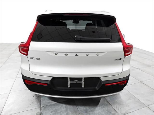 2025 Volvo XC40 B5 Core Bright Theme
