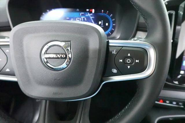 2025 Volvo XC40 B5 Core Bright Theme