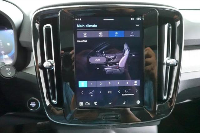 2025 Volvo XC40 B5 Core Bright Theme
