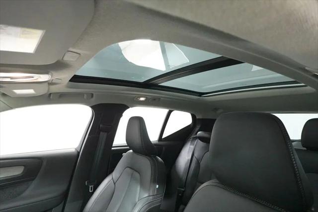 2025 Volvo XC40 B5 Core Bright Theme