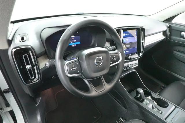 2025 Volvo XC40 B5 Core Bright Theme