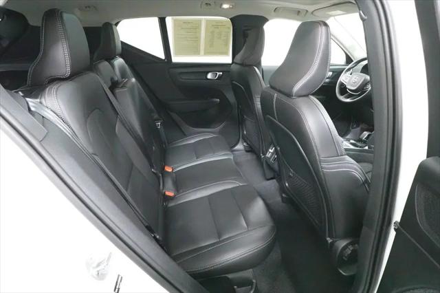 2025 Volvo XC40 B5 Core Bright Theme