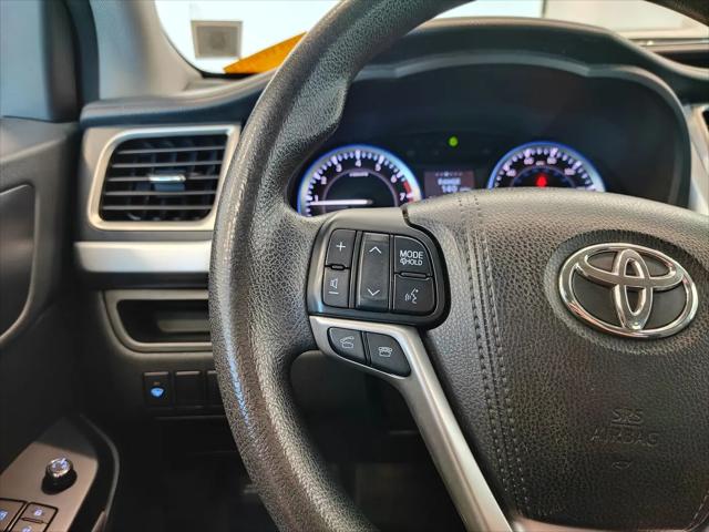2016 Toyota Highlander LE V6
