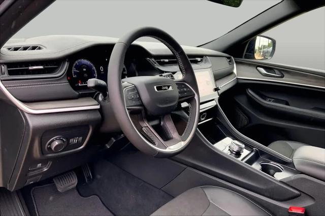 2026 Jeep Grand Cherokee Altitude 4x2