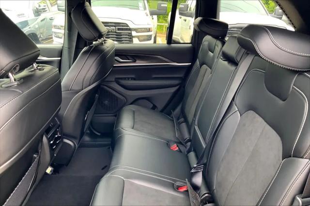 2026 Jeep Grand Cherokee Altitude 4x2