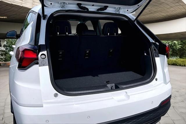 2027 Chevrolet Bolt LT FWD