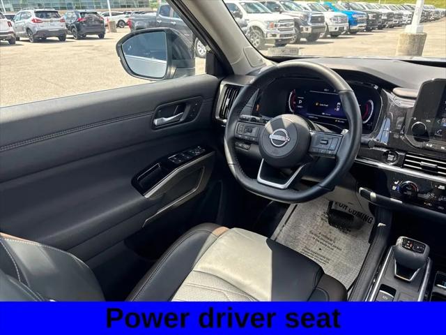 2025 Nissan Pathfinder Platinum 4WD