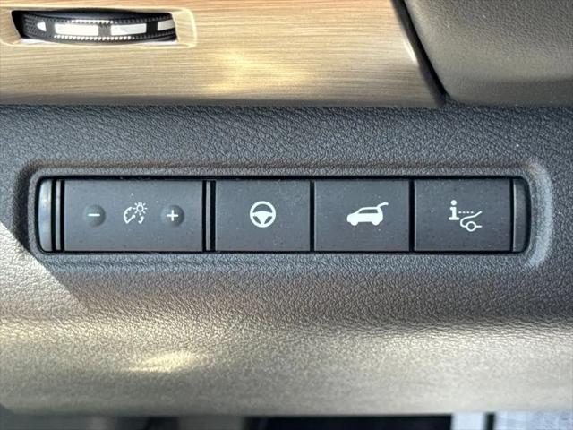 2025 Nissan Pathfinder Platinum 4WD