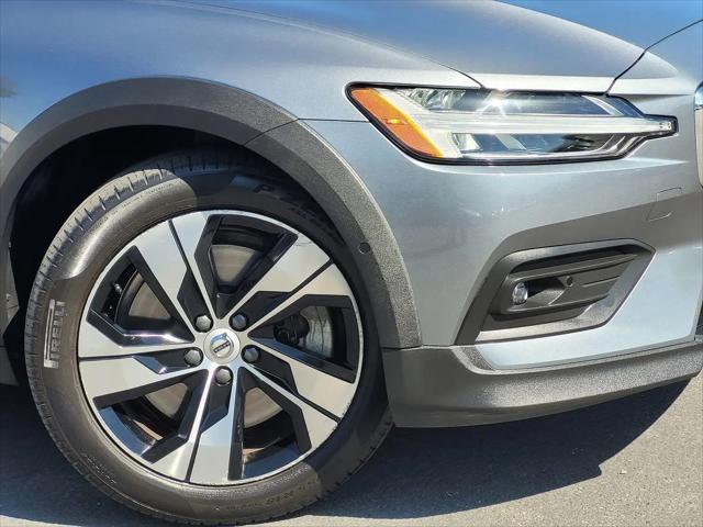2021 Volvo V60 Cross Country T5