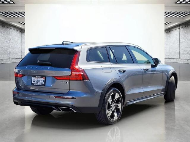 2021 Volvo V60 Cross Country T5