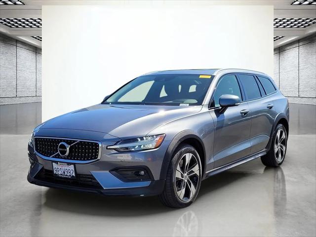 2021 Volvo V60 Cross Country T5