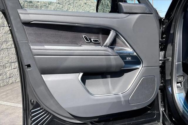2026 Land Rover Range Rover P400 SE 7 Seat