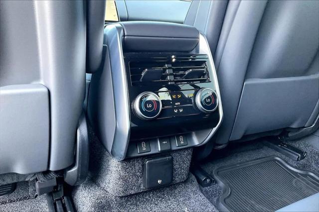 2026 Land Rover Range Rover P400 SE 7 Seat