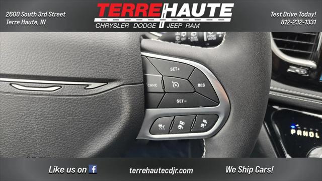 2027 Chrysler Pacifica Select