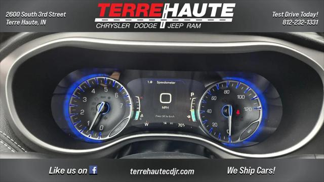 2027 Chrysler Pacifica Select