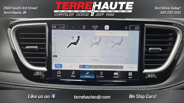 2027 Chrysler Pacifica Select