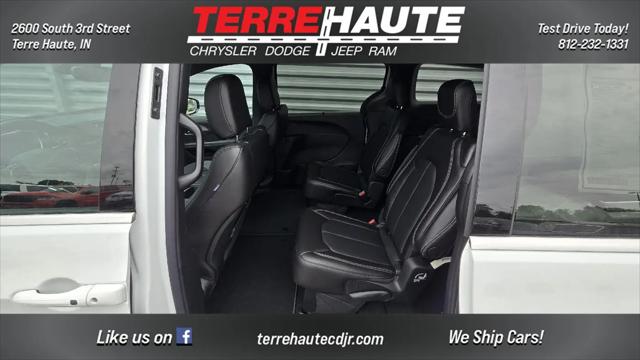 2027 Chrysler Pacifica Select