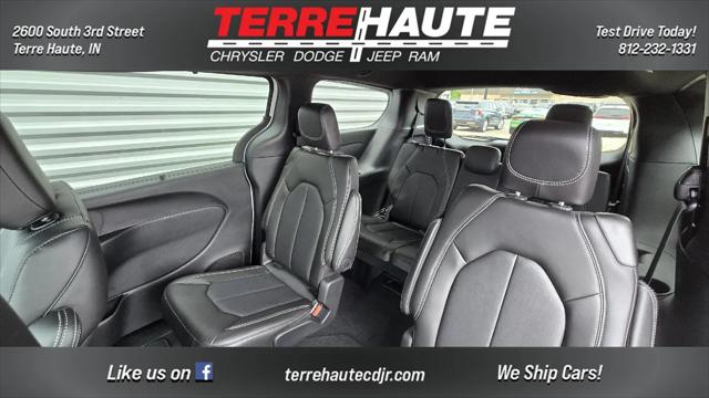 2027 Chrysler Pacifica Select