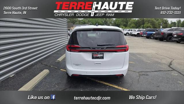 2027 Chrysler Pacifica Select