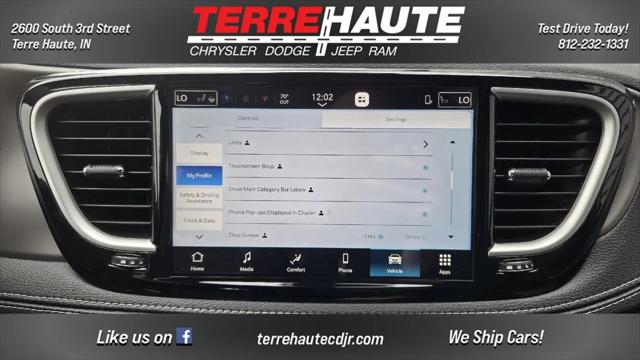 2027 Chrysler Pacifica Select