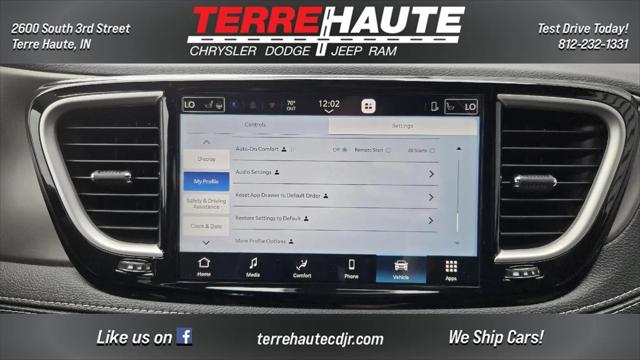 2027 Chrysler Pacifica Select