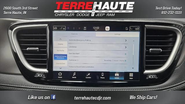 2027 Chrysler Pacifica Select