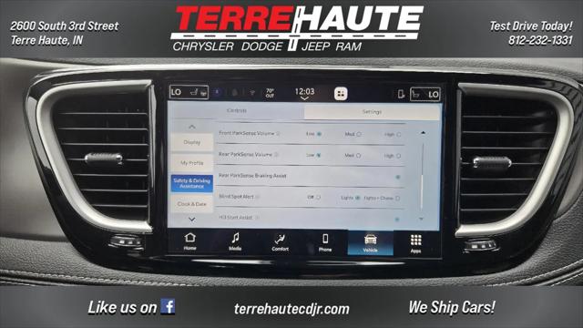 2027 Chrysler Pacifica Select