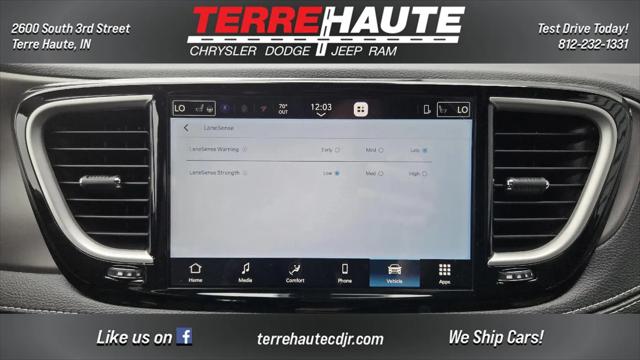 2027 Chrysler Pacifica Select