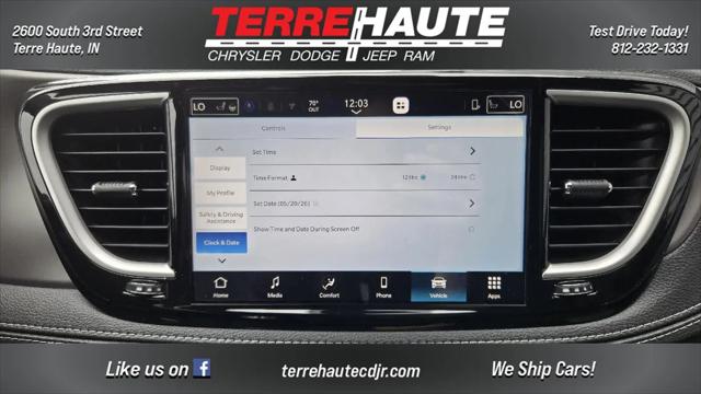 2027 Chrysler Pacifica Select