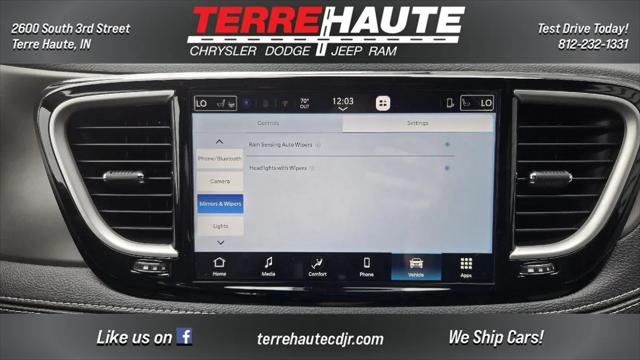 2027 Chrysler Pacifica Select