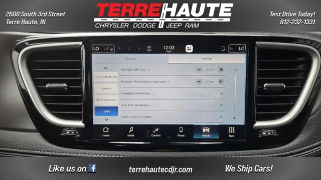 2027 Chrysler Pacifica Select