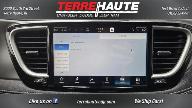 2027 Chrysler Pacifica Select