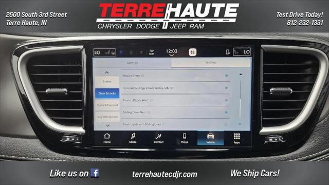 2027 Chrysler Pacifica Select