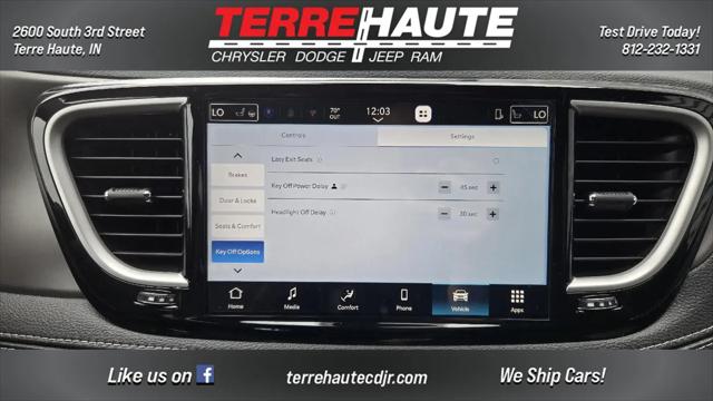 2027 Chrysler Pacifica Select