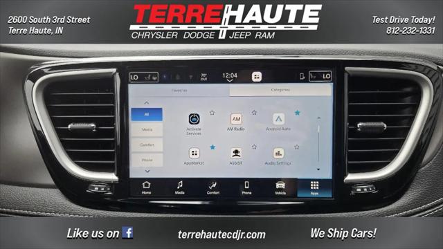 2027 Chrysler Pacifica Select