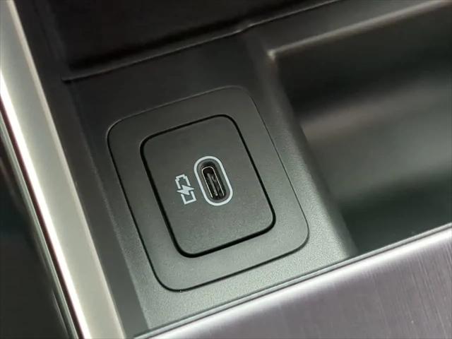 2026 Land Rover Range Rover Velar P250 Dynamic SE