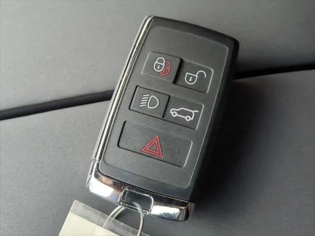2026 Land Rover Range Rover Velar P250 Dynamic SE