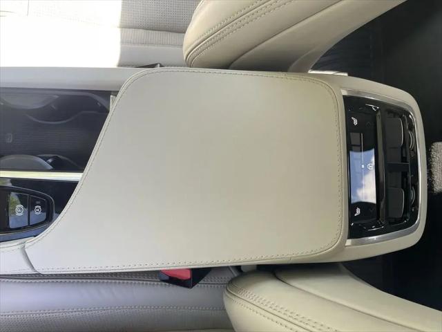 2023 Volvo XC90 Recharge T8 Ultimate 6-Seater