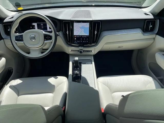 2024 Volvo XC60 B5 Plus Dark Theme