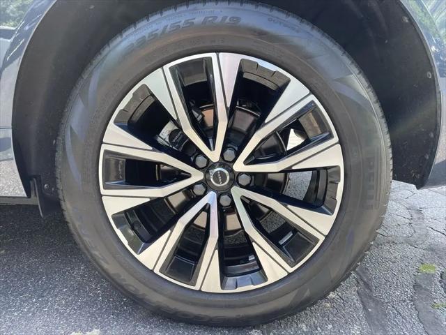 2024 Volvo XC60 B5 Plus Dark Theme