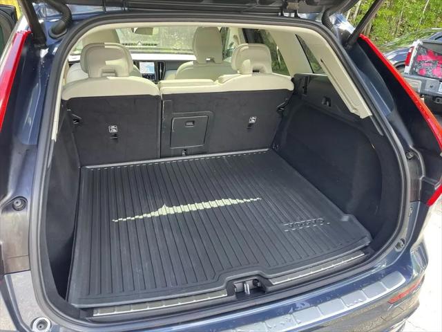 2024 Volvo XC60 B5 Plus Dark Theme