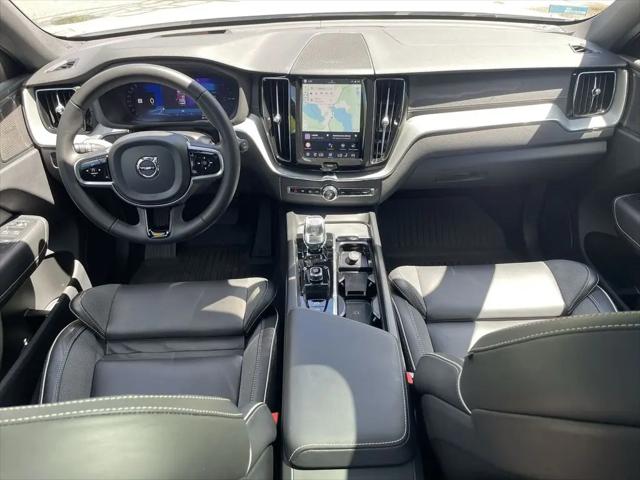 2024 Volvo XC60 Recharge T8 Ultimate Dark Theme