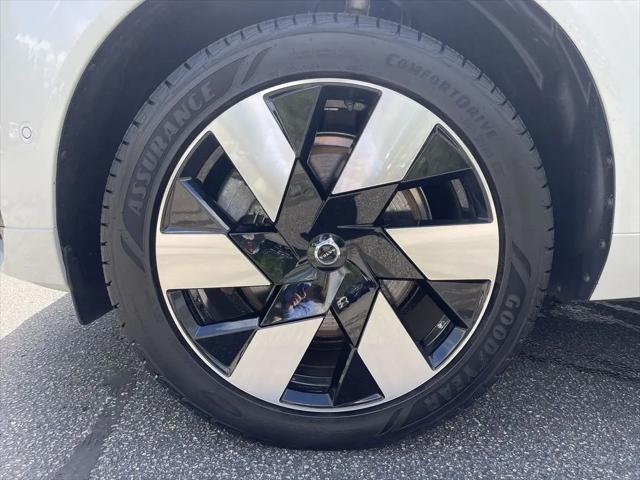 2024 Volvo XC60 Recharge T8 Ultimate Dark Theme