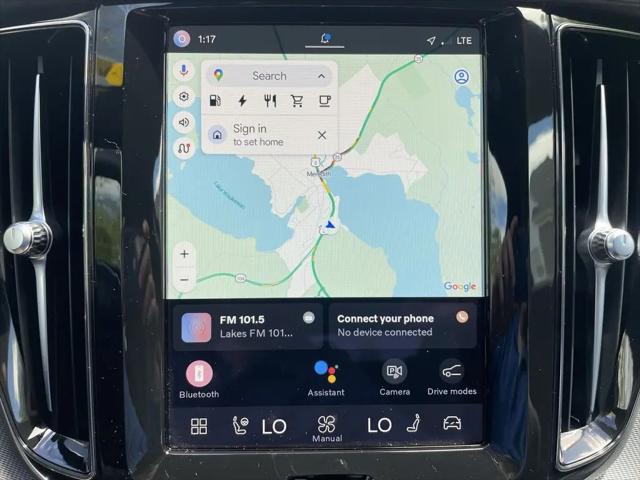 2024 Volvo XC60 Recharge T8 Ultimate Dark Theme