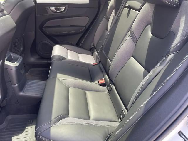 2024 Volvo XC60 Recharge T8 Ultimate Dark Theme